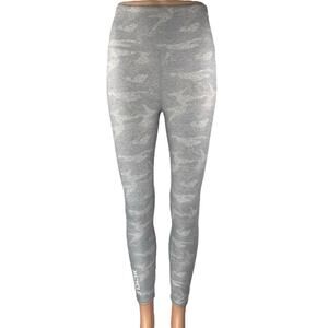 Vuori Clean Elevation Women's Gray Camo Yoga Workout Athletic Leggings Pants M